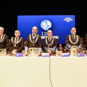 Avelino Lombardi Junior, Grão-Mestre do GOSC e André Santos Wanderley, Grão-Mestre do GORJ, foram eleitos presidente e vice-presidente da COMAB para 2026/27.